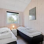 Stunning In With 3 Bedrooms And Internet *