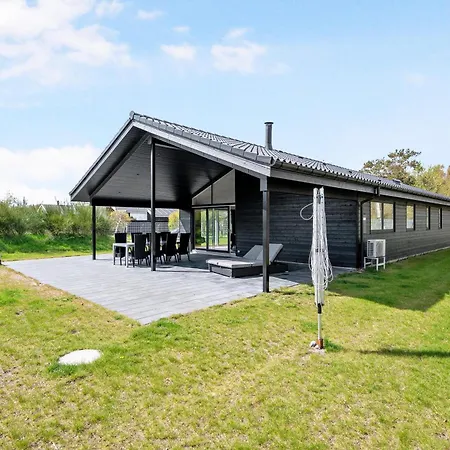 Stunning In With 3 Bedrooms And Internet