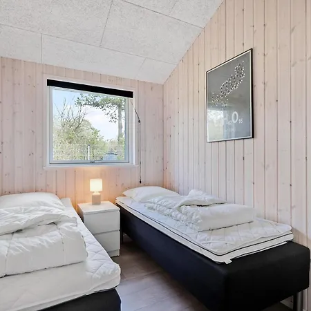 Stunning In With 3 Bedrooms And Internet *