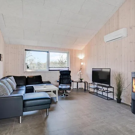 Stunning In With 3 Bedrooms And Internet