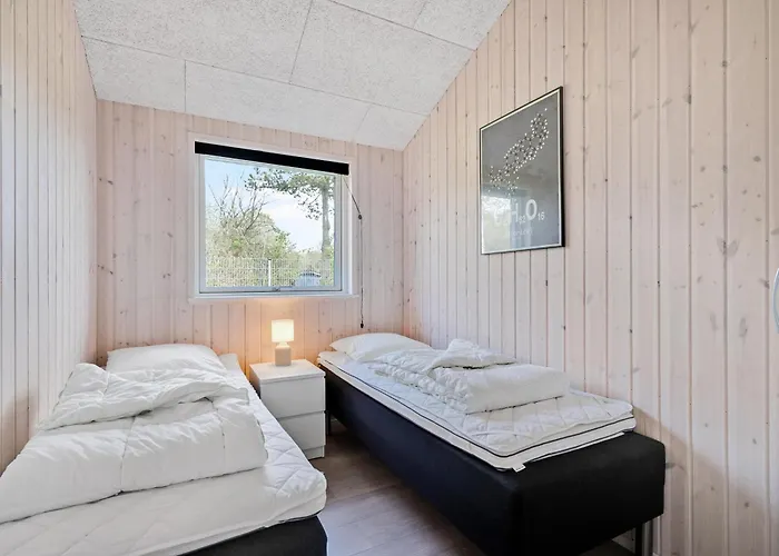 Stunning In With 3 Bedrooms And Internet *